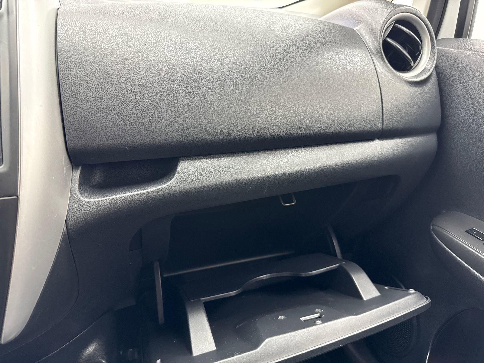 Used 2019 Nissan Versa Note SV FWD image 33