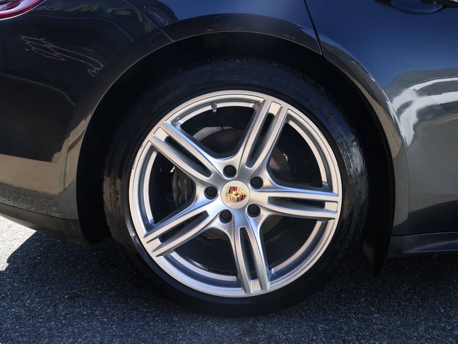 Used 2017 Porsche Panamera 4 w/ Premium Package AWD/4WD image 10