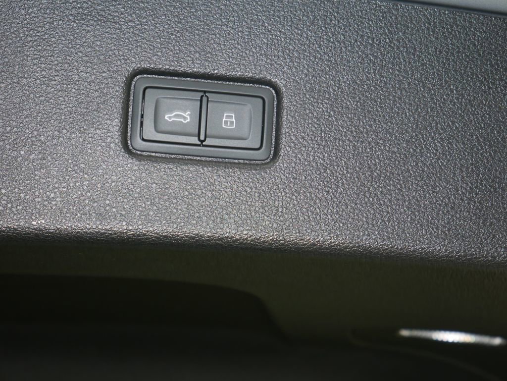 Certified 2023 Audi SQ5 Prestige w/ Prestige Package AWD/4WD image 22
