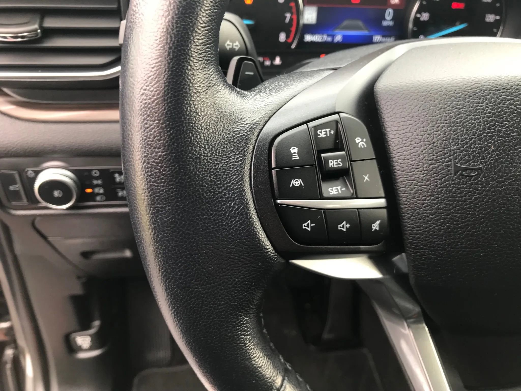 Used 2020 Ford Explorer Limited w/ Class III Trailer Tow Package image 16