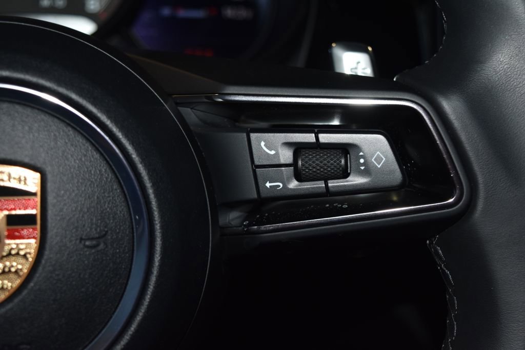 Certified 2025 Porsche Macan image 12