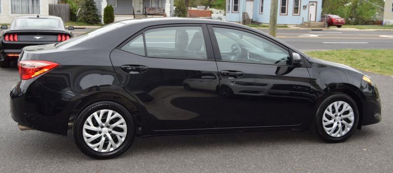 Used 2019 Toyota Corolla LE FWD image 11