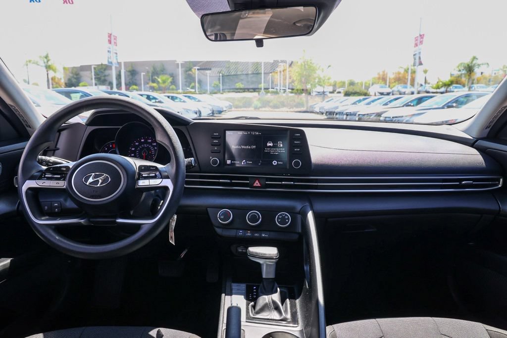Used 2021 Hyundai Elantra SE FWD image 21