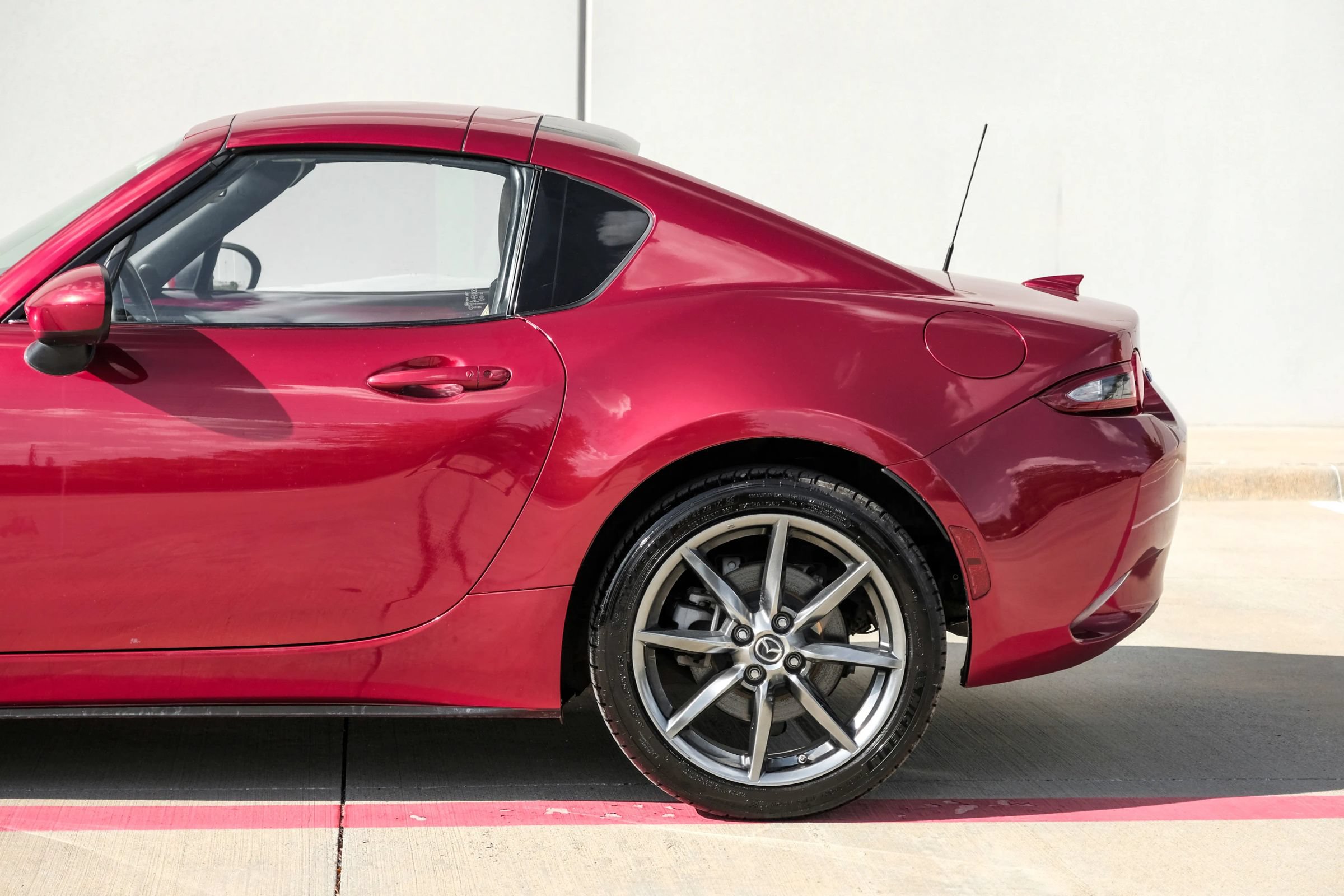 Used 2018 MAZDA MX-5 Miata RF Grand Touring RWD image 11