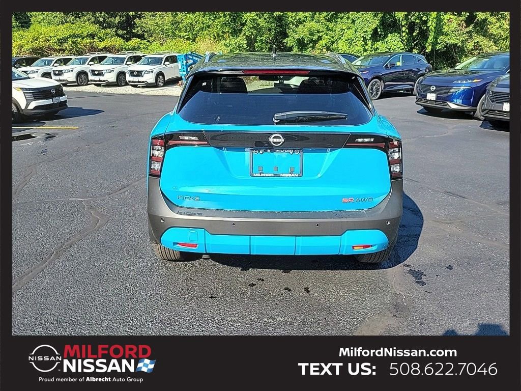 Used 2025 Nissan Kicks SR w/ SR Premium Package image 3