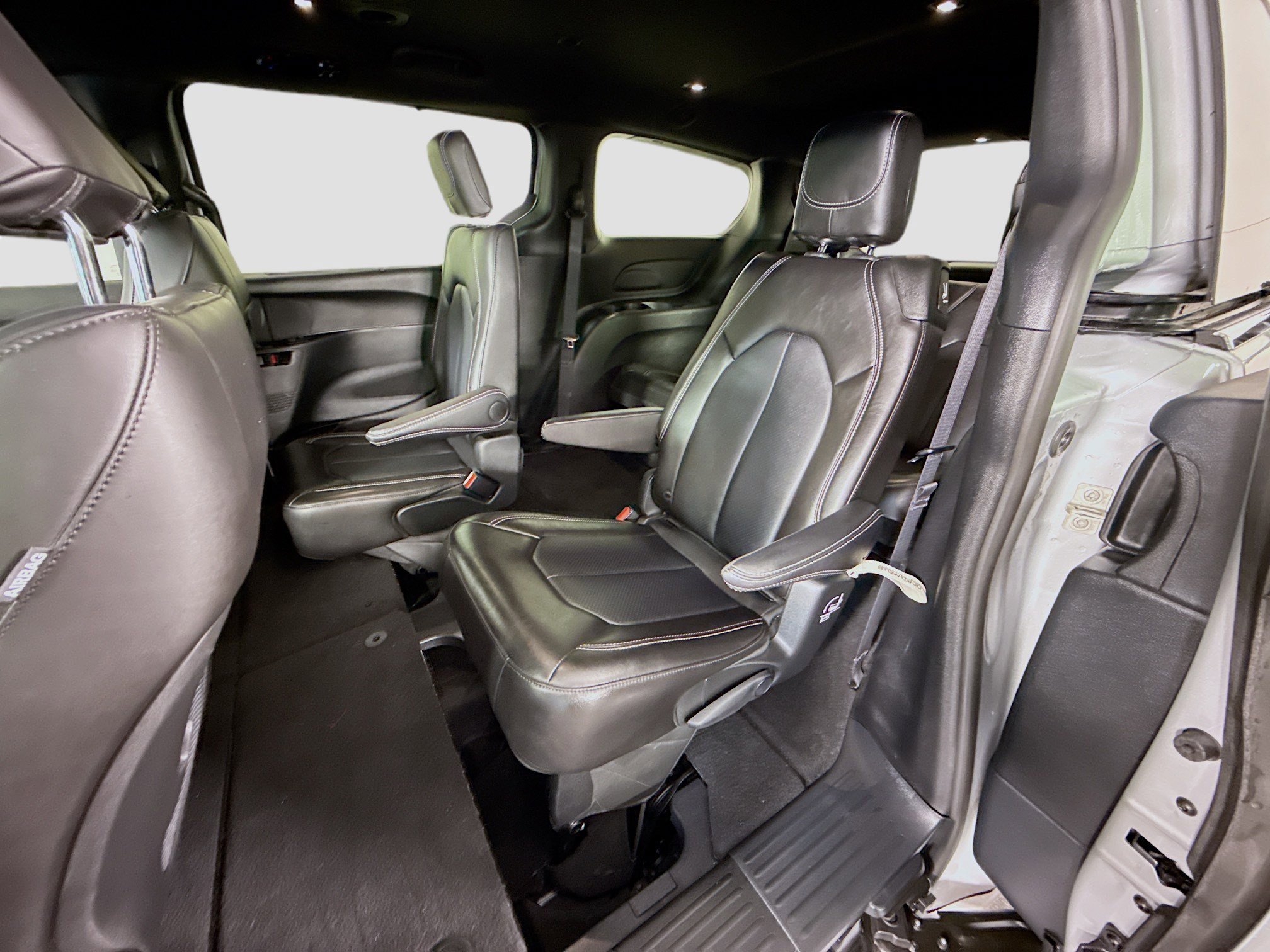 Used 2026 Chrysler Pacifica Select FWD image 25