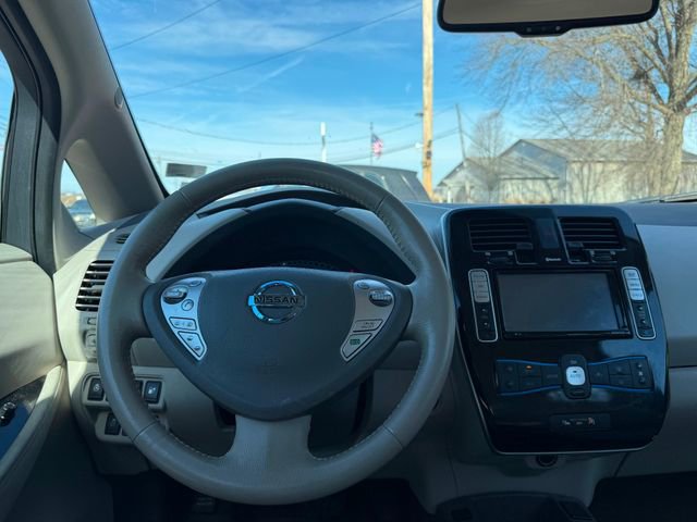 Used 2015 Nissan Leaf SV image 9