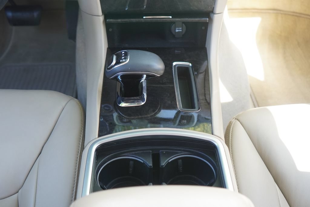 Used 2013 Chrysler 300 AWD w/ Driver Convenience Group image 20