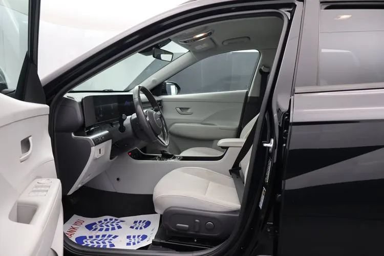 Used 2025 Hyundai Kona SEL FWD image 14