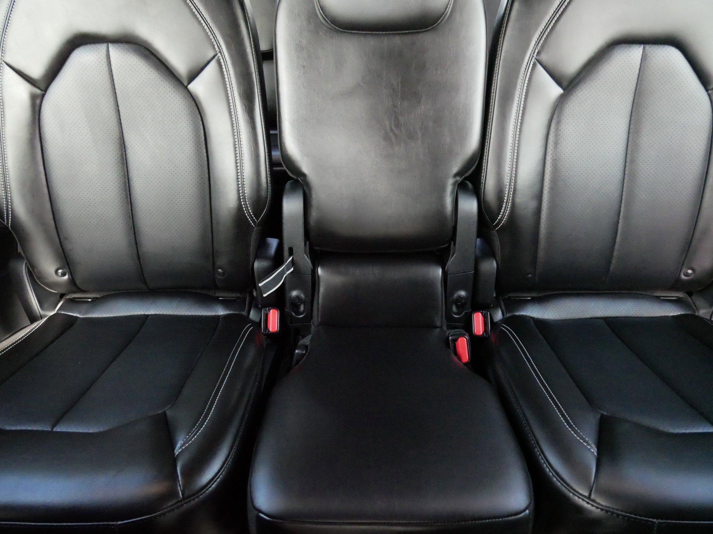 Used 2025 Chrysler Pacifica Select w/ Uconnect Theater Family Group image 13