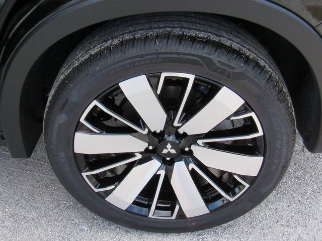 New 2025 Mitsubishi Outlander SE image 8