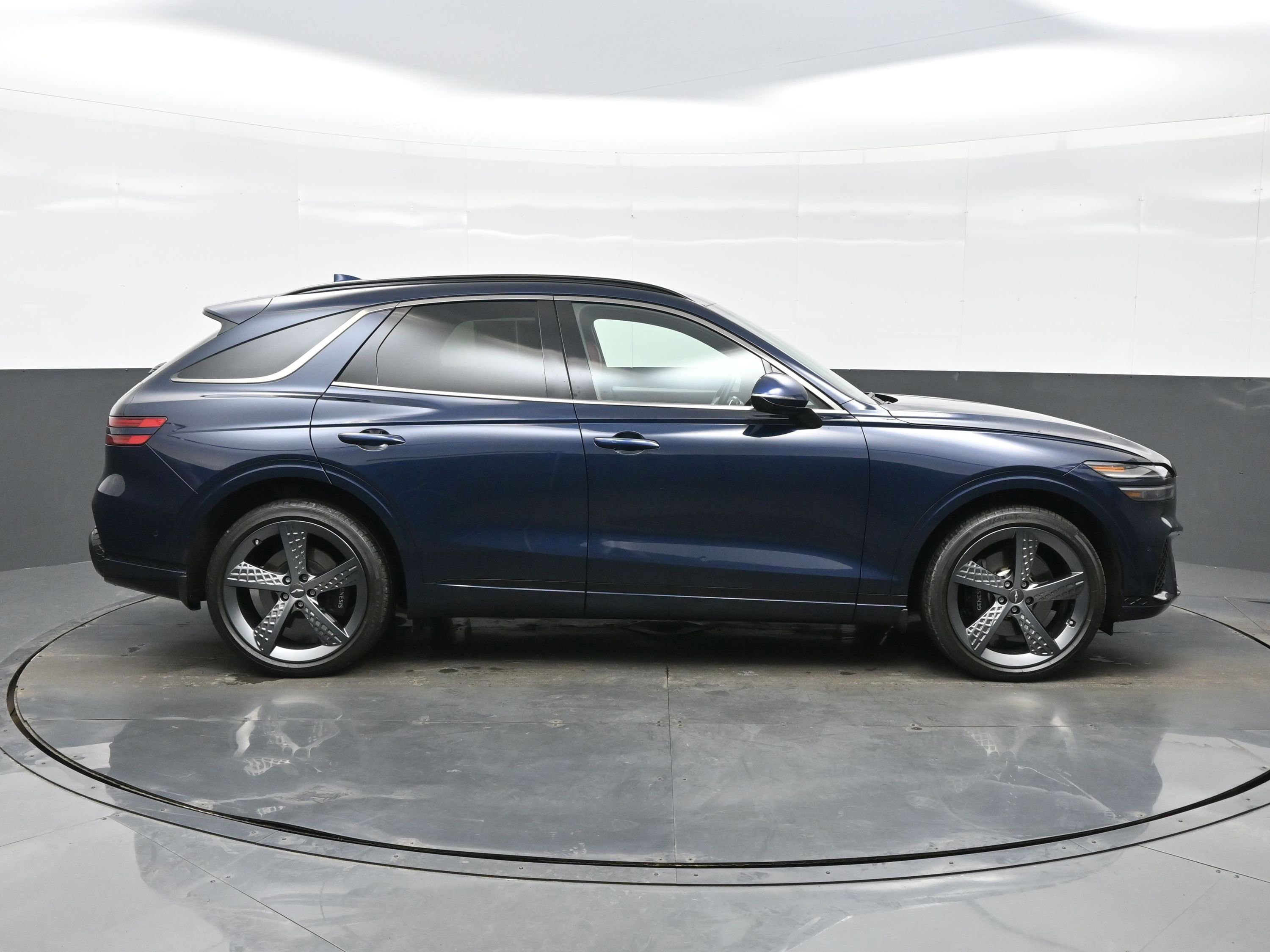 Certified 2023 Genesis GV70 2.5T w/ Sport Prestige Package image 7