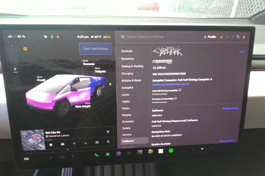 Used 2024 Tesla Cybertruck AWD Crew Cab image 4
