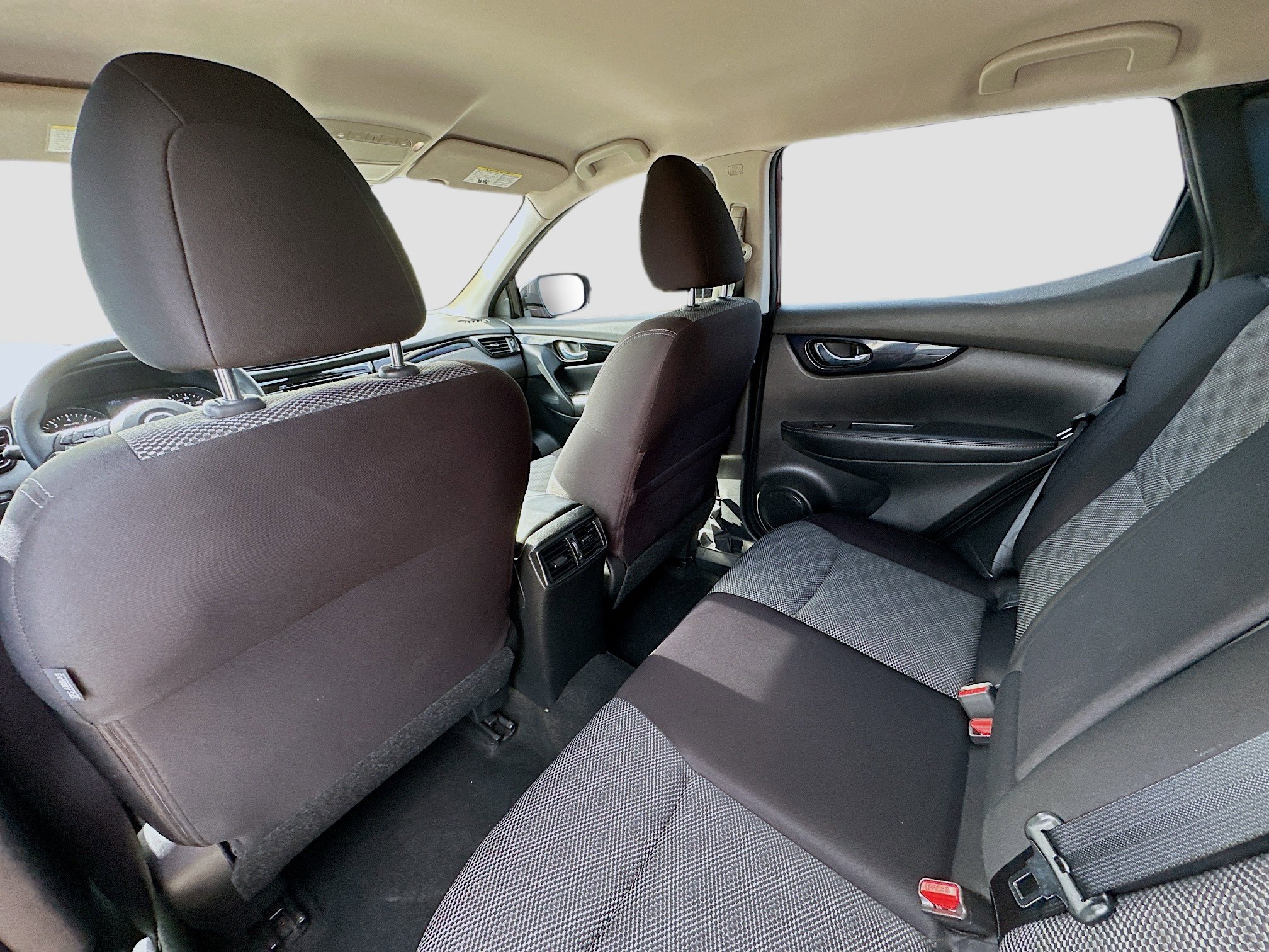 Used 2020 Nissan Rogue Sport SV image 23