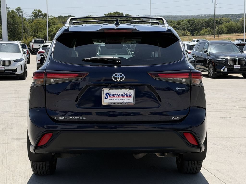 Used 2025 Toyota Highlander XLE AWD/4WD image 5