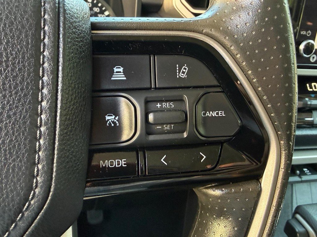 Used 2022 Toyota Tundra SR5 w/ SR5 Convenience Package AWD/4WD image 17