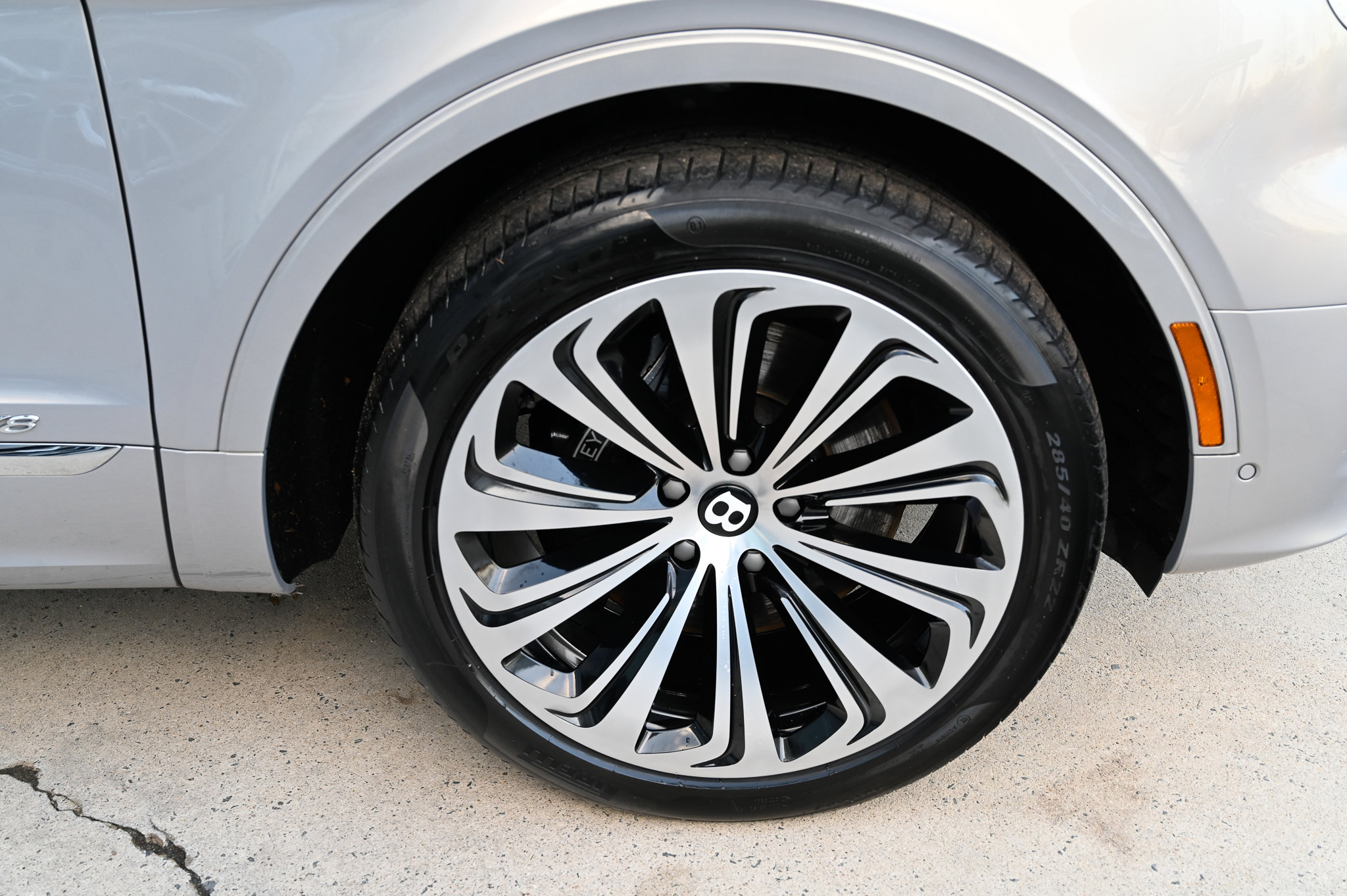 Used 2022 Bentley Bentayga image 12