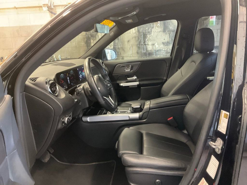 Used 2023 Mercedes-Benz GLB 250 4MATIC w/ Premium Package image 12