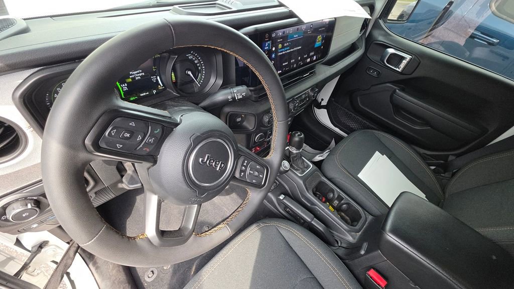Used 2024 Jeep Wrangler Unlimited image 11