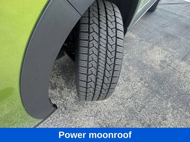 Used 2022 Hyundai Venue SEL FWD image 3