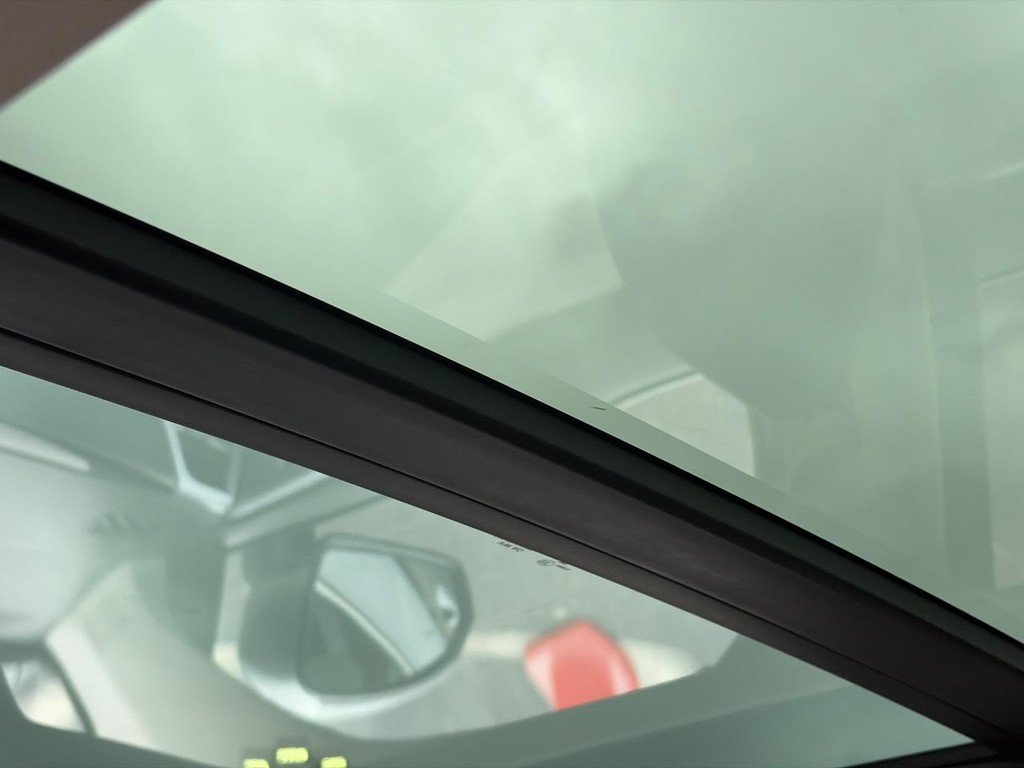 Certified 2025 Volkswagen Taos SEL AWD/4WD image 12