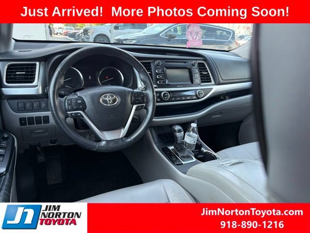 Used 2015 Toyota Highlander Plus FWD image 8