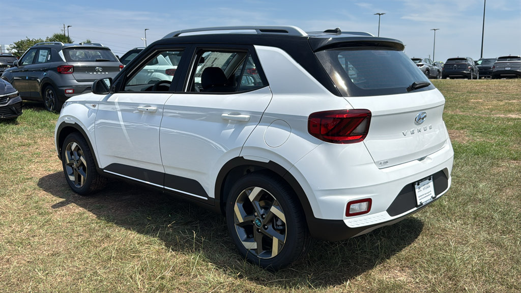 New 2026 Hyundai Venue SEL FWD image 5
