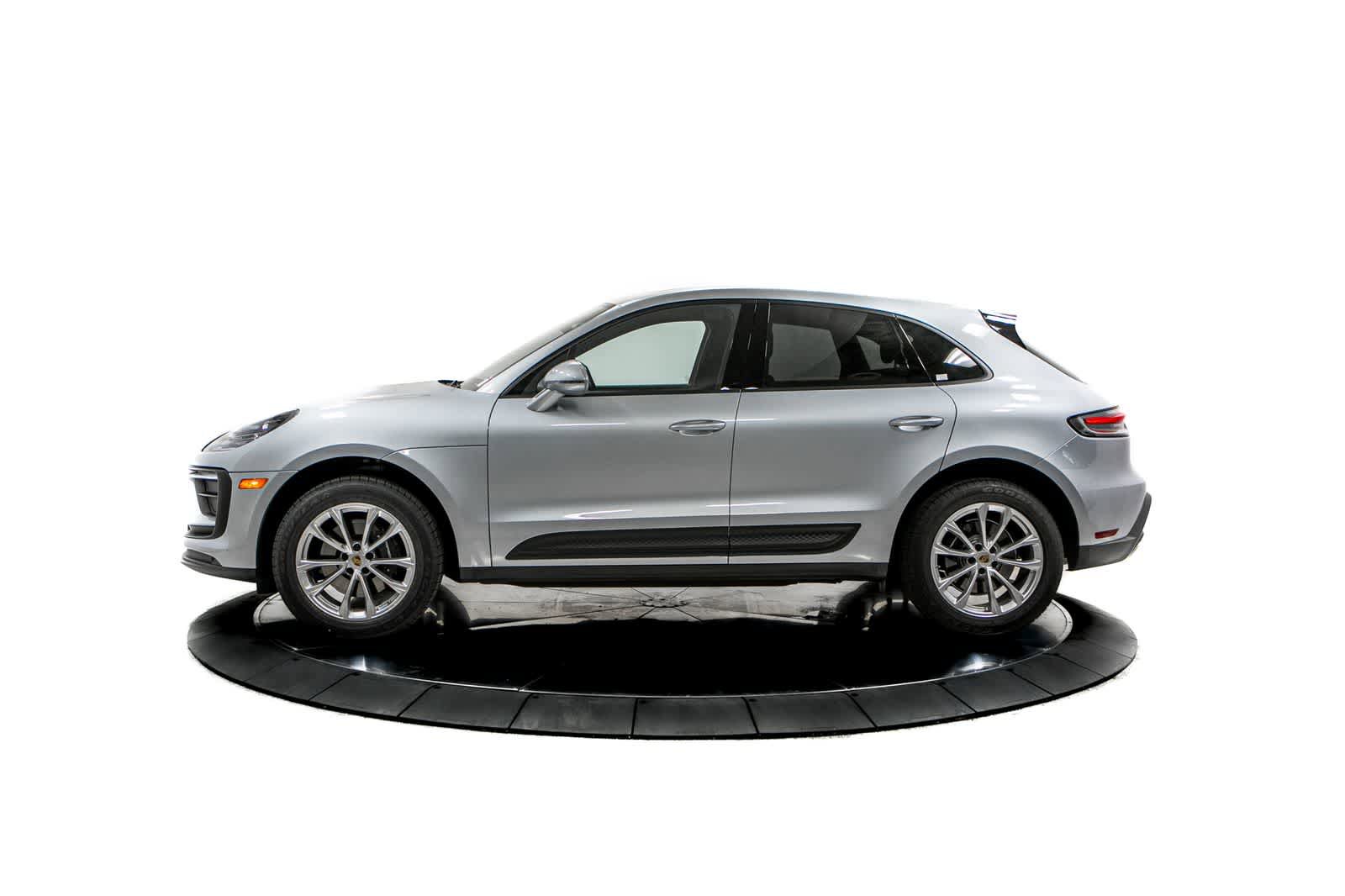 Certified 2024 Porsche Macan AWD/4WD image 2
