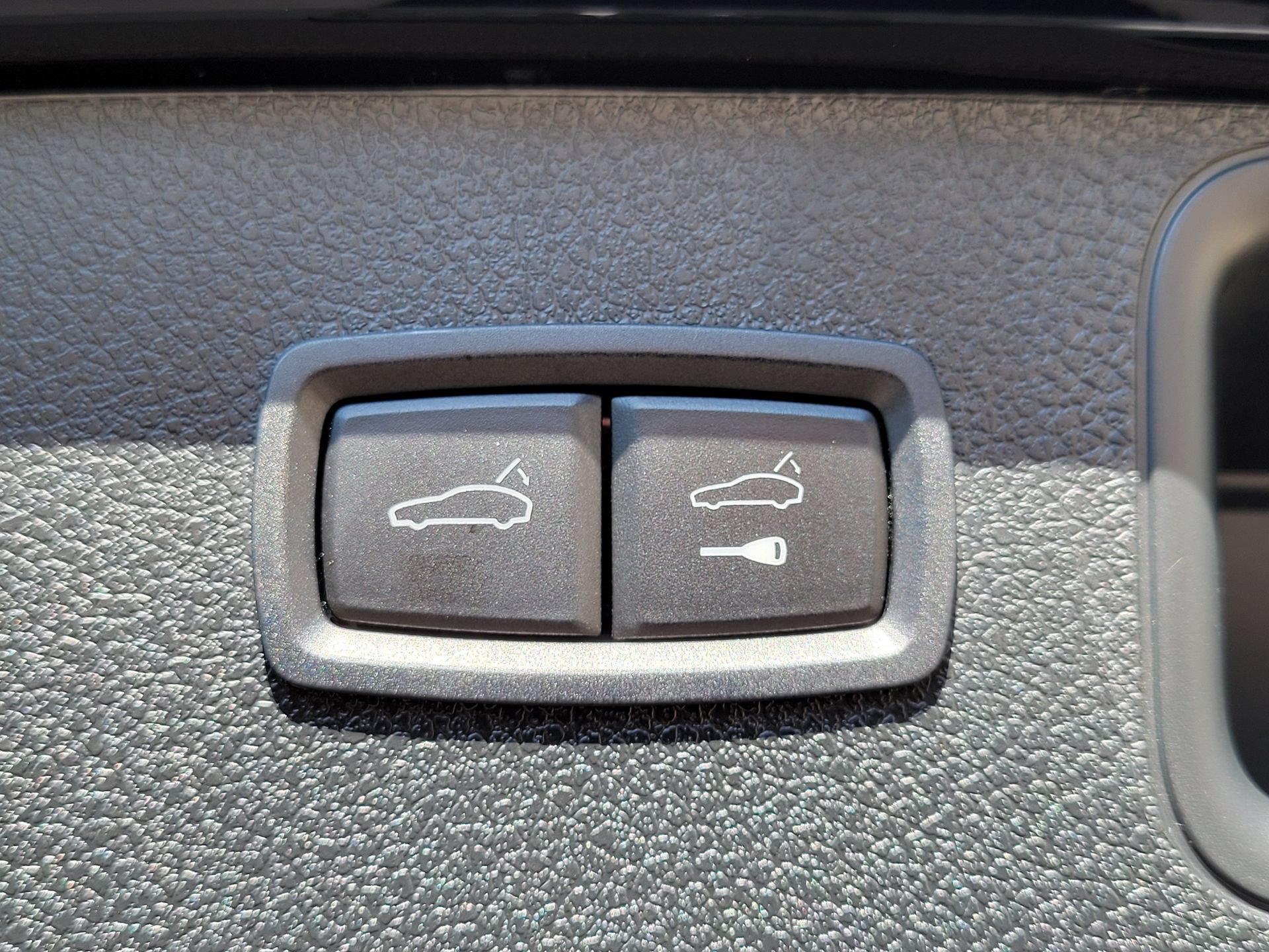 Certified 2024 Porsche Macan AWD/4WD image 33