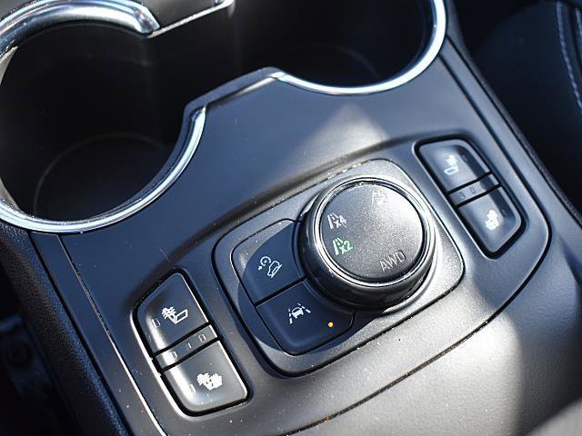 Used 2024 GMC Terrain SLT image 24