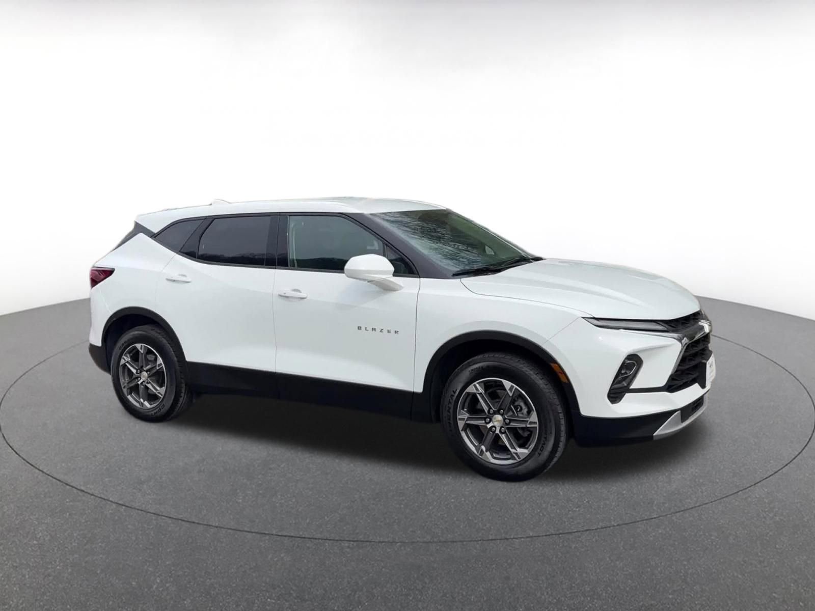 Used 2025 Chevrolet Blazer LT FWD video 2