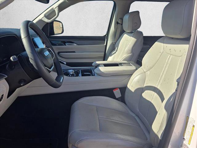 Used 2024 Jeep Wagoneer L Series III w/ Flexible Seating Group AWD/4WD image 15