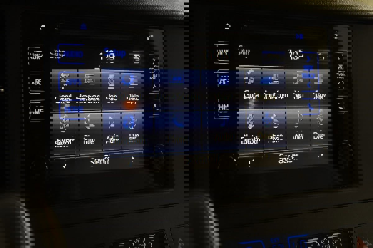 Used 2016 Toyota Sienna LE image 28