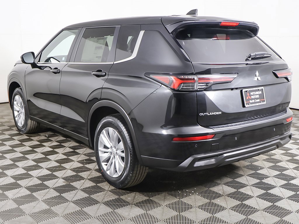 New 2026 Mitsubishi Outlander ES image 10