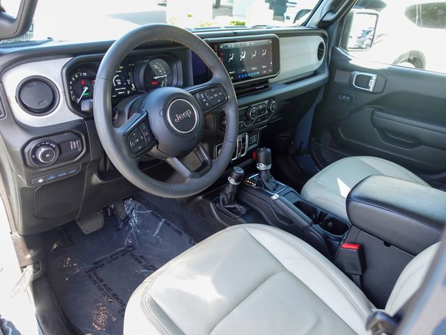 Used 2024 Jeep Wrangler Unlimited image 11