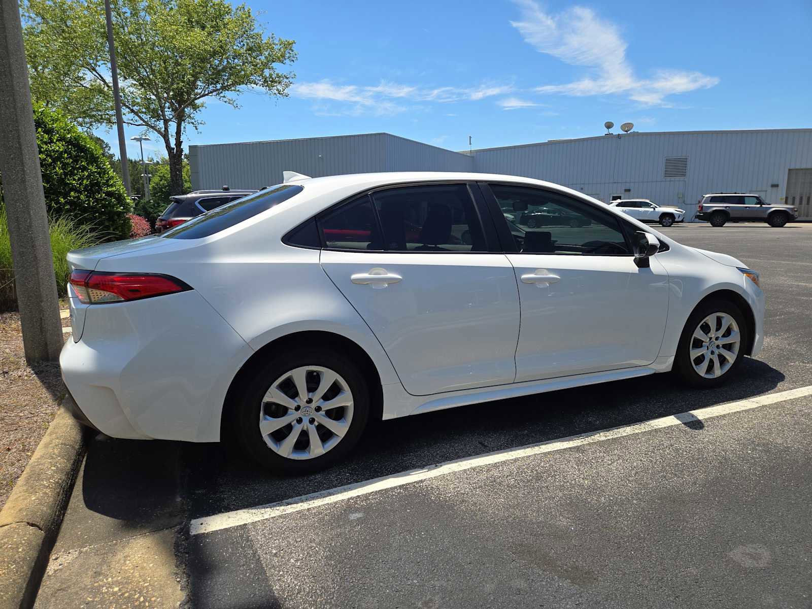Used 2023 Toyota Corolla LE FWD image 2