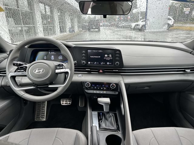 Certified 2025 Hyundai Elantra Sport FWD image 18