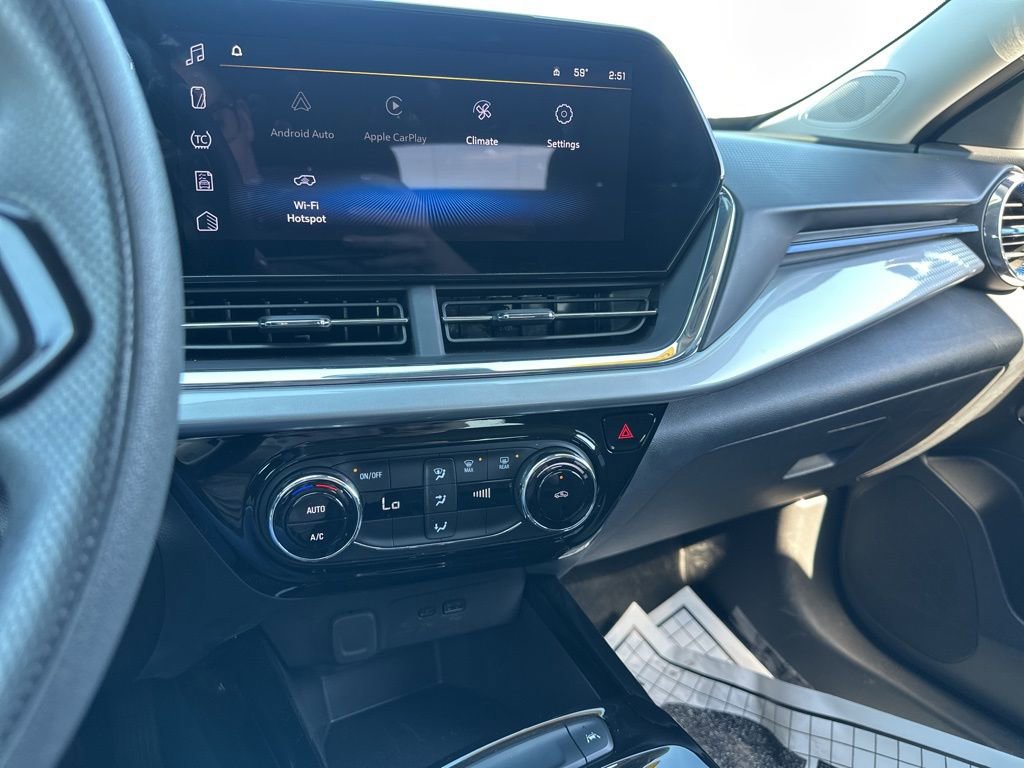 Used 2025 Chevrolet Trax LT FWD image 38