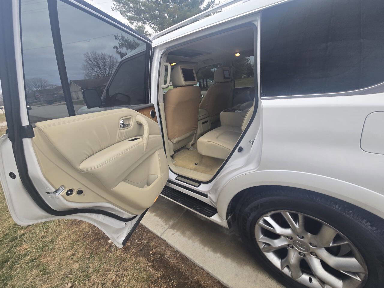 Used 2011 INFINITI QX56 2WD w/ Theater Pkg image 12