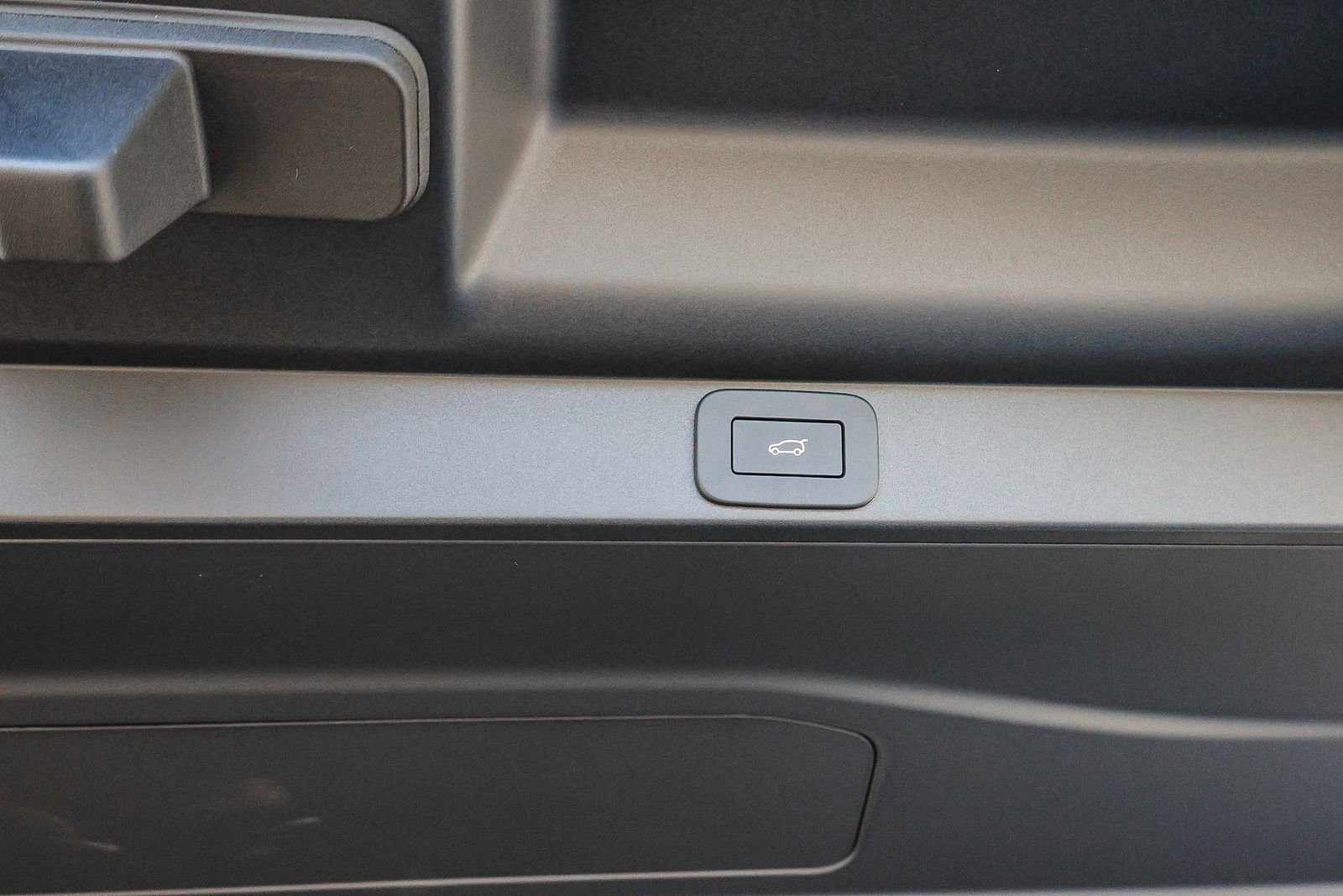 New 2026 Land Rover Range Rover SE image 27