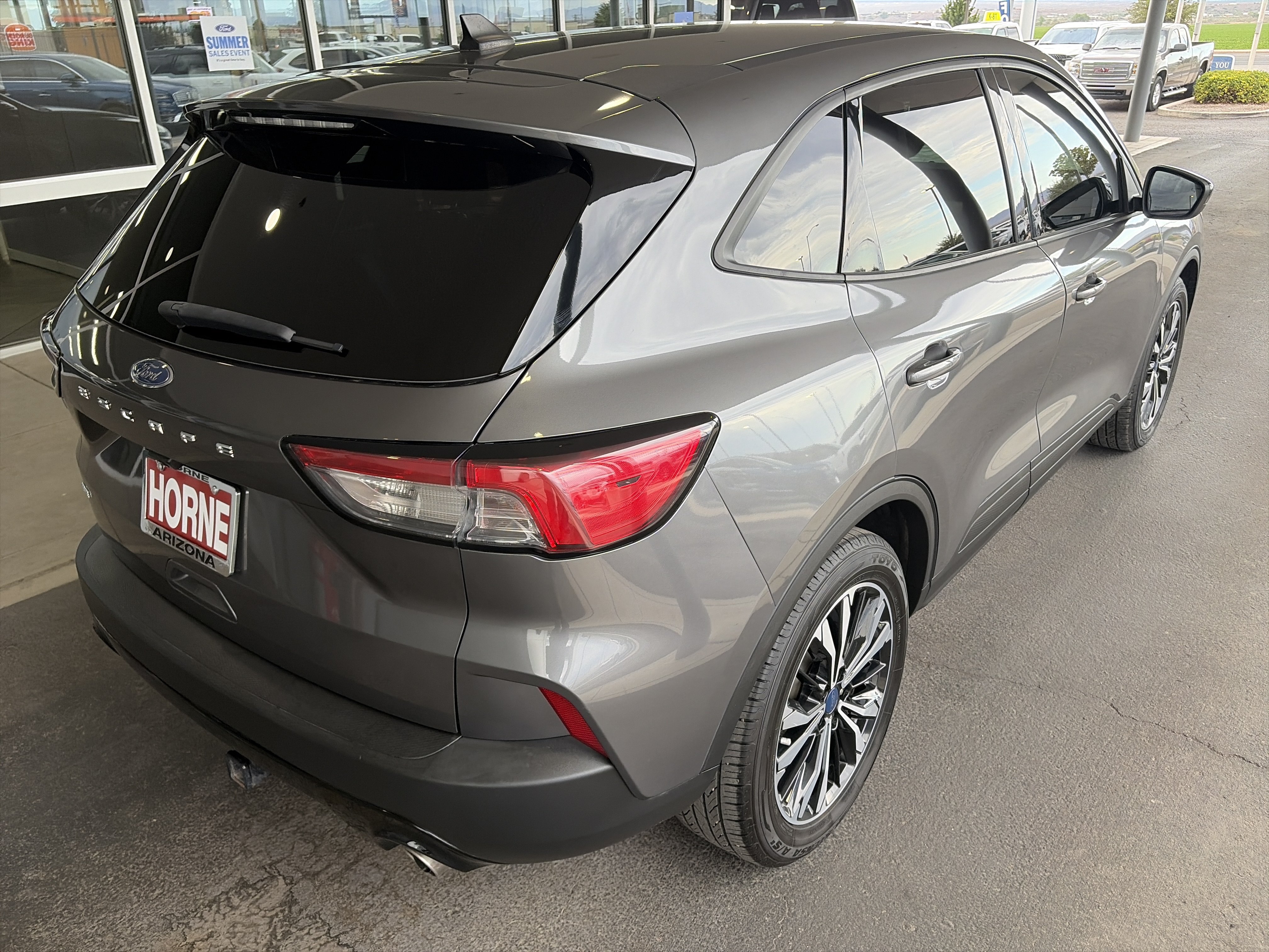 Used 2022 Ford Escape SE w/ SE Sport Appearance Package FWD image 4