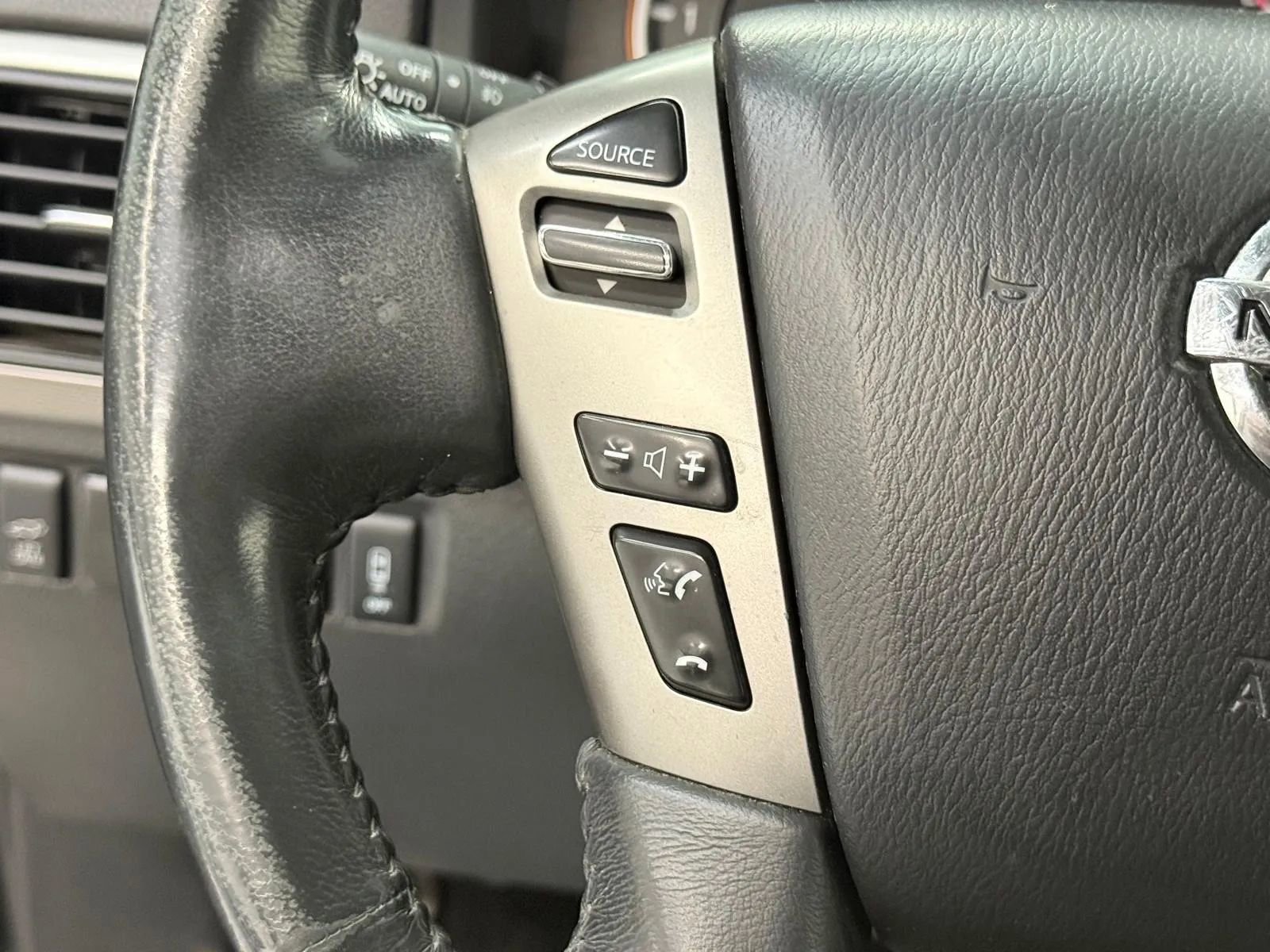 Used 2014 Nissan Armada SV image 31