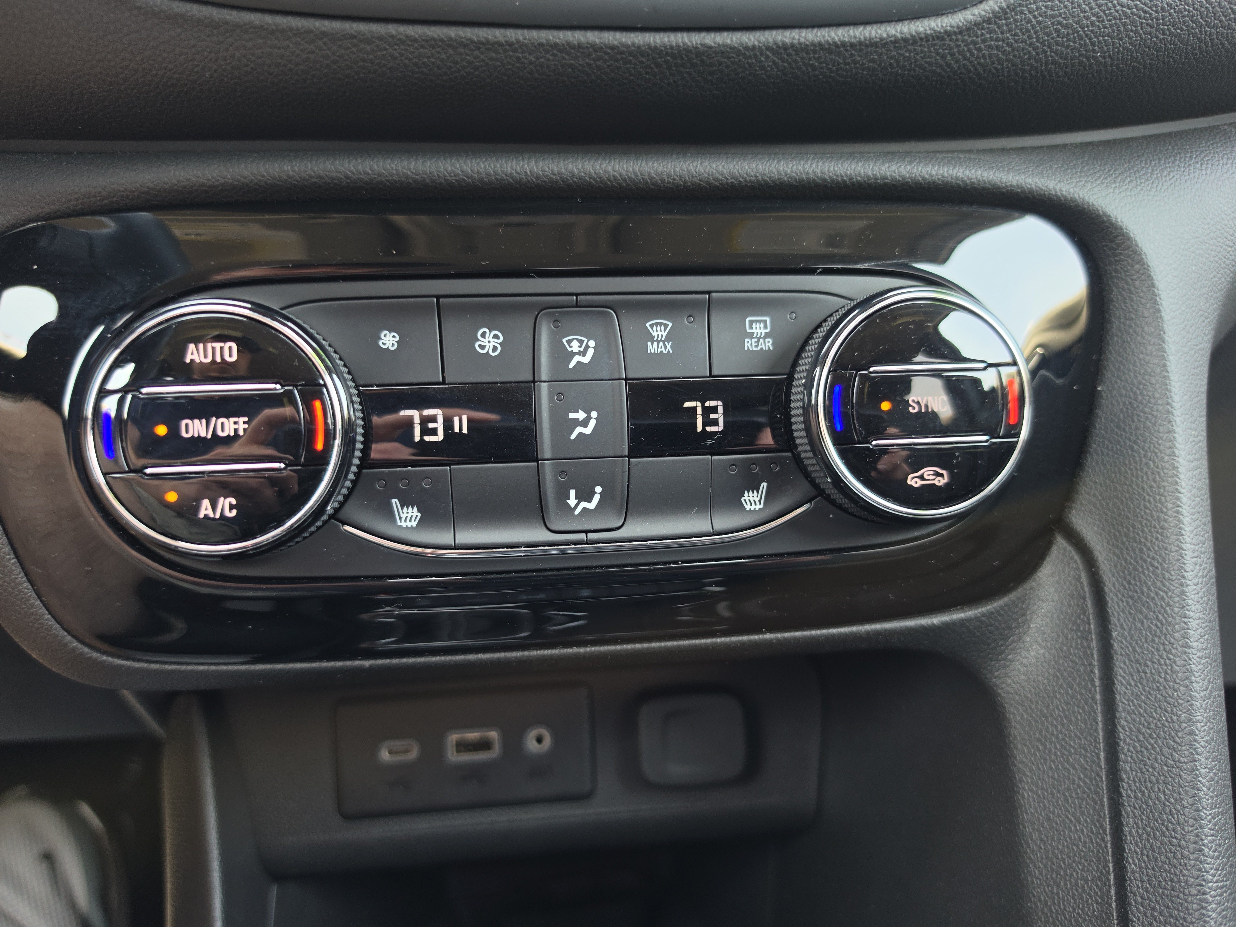 Used 2022 Buick Encore GX Select AWD/4WD image 27