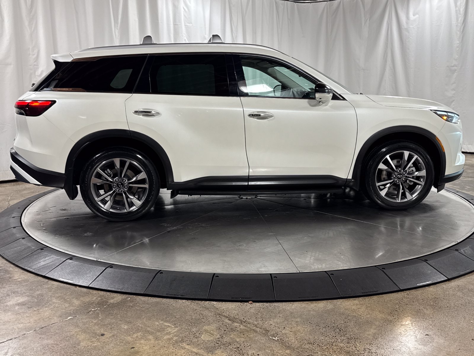Used 2022 INFINITI QX60 Luxe w/ Performance Audio Package AWD/4WD image 6