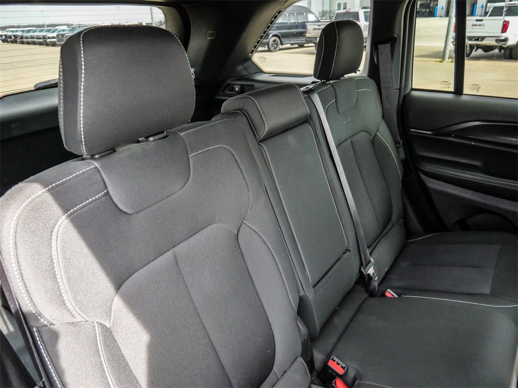 Used 2025 Jeep Grand Cherokee Laredo w/ Luxury Tech Group I image 19