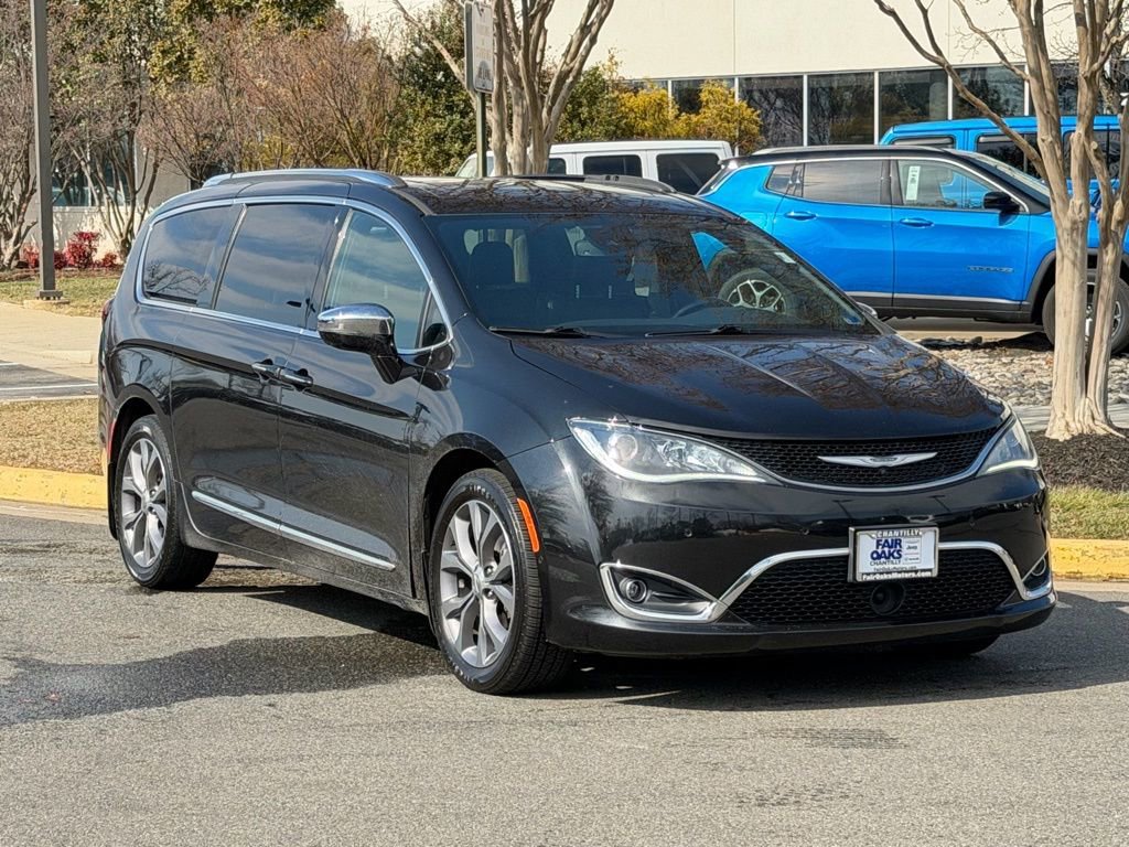 Used 2020 Chrysler Pacifica Limited image 1