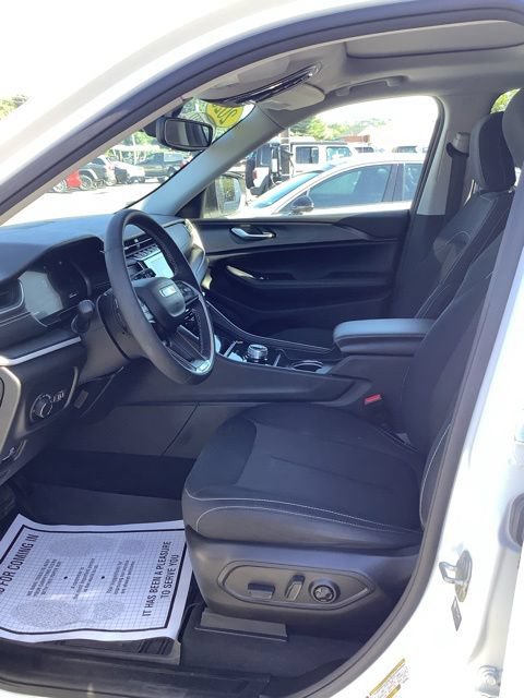Certified 2023 Jeep Grand Cherokee L Laredo w/ Luxury Tech Group I AWD/4WD image 13