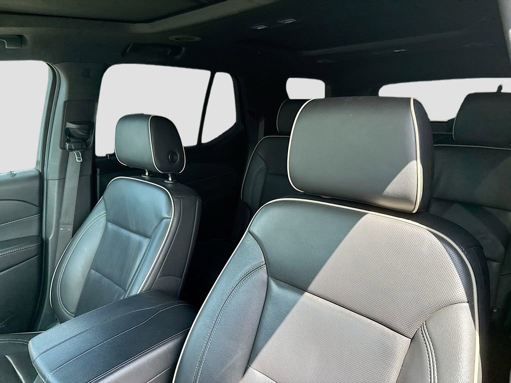 Used 2022 Chevrolet Traverse Premier w/ Redline Edition image 13