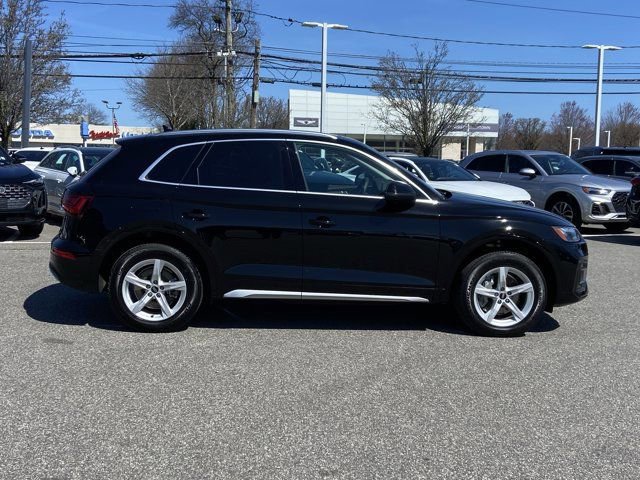 Used 2023 Audi Q5 2.0T Premium w/ Convenience Package AWD/4WD image 4