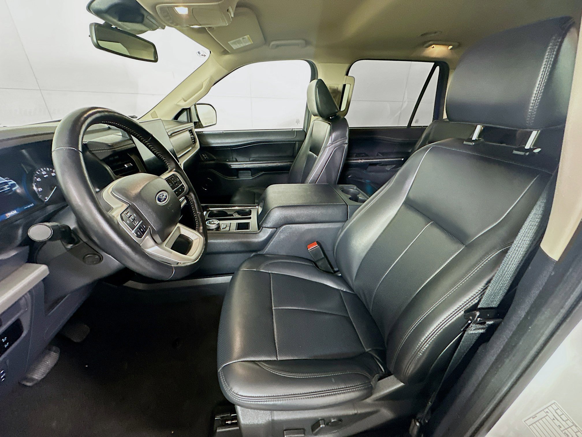 Used 2024 Ford Expedition Max XLT image 13